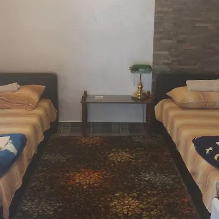 בית הארחה Guest Azucki 4*